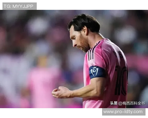 梅西训练引发球迷热潮自带便当混入场地成热议话题